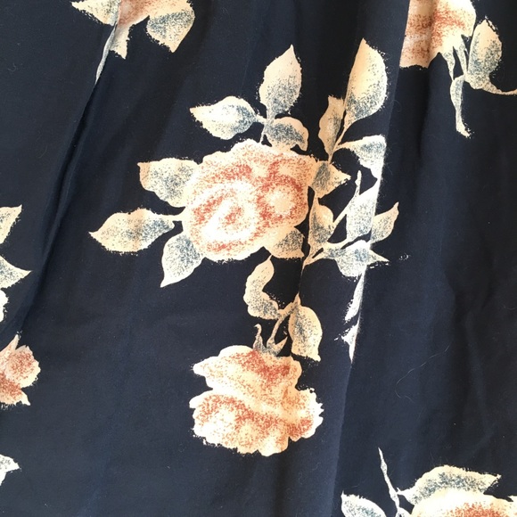 High Waisted Floral Skirt - Picture 5 of 5